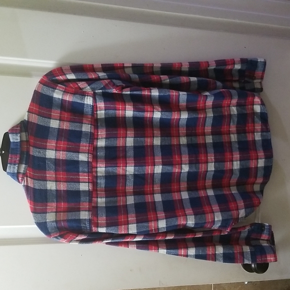 Red & blue checker pattern flannel - Great fit & look - Picture 2 of 9